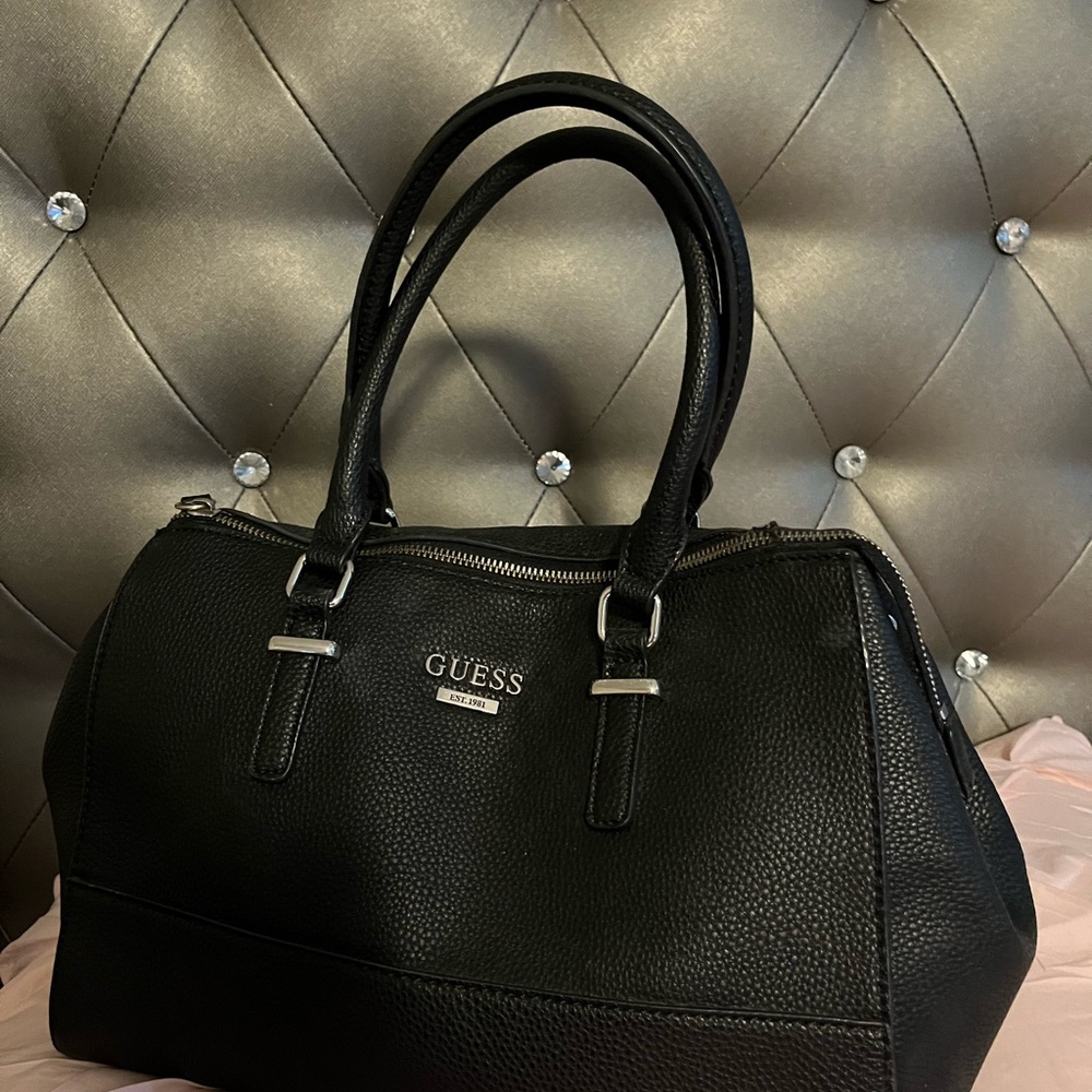 GUESS Black Women's Handbag in pebble leather.